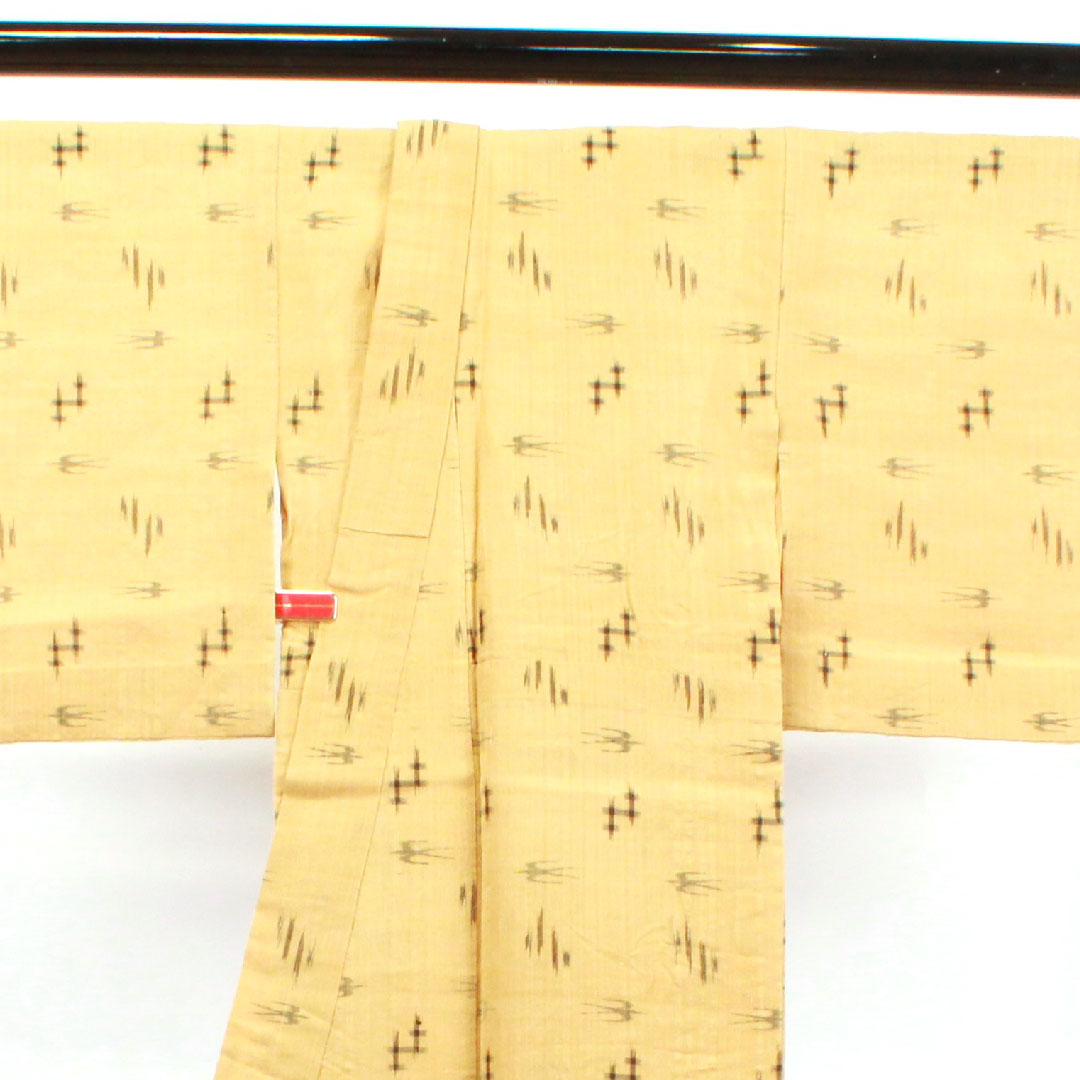 夏物 麻 紬 身丈152cm 裄丈62.5cm 楊梅色（やまももいろ） 琉球模様 絣 夏紬 紗 Sランク ベージュ系 1132001612225