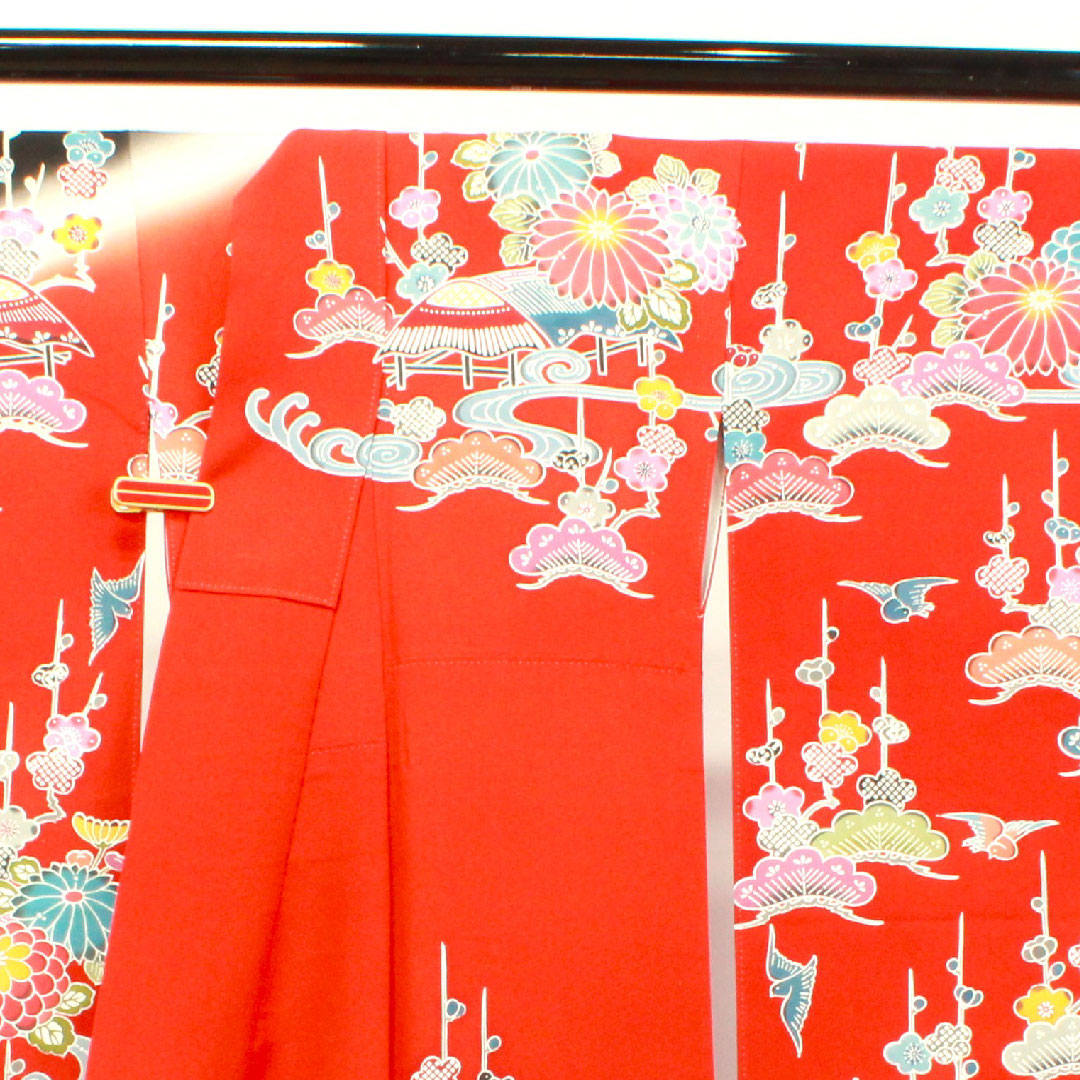 Long-sleeved kimono, length 158cm, sleeve length 66cm, lined, scarlet, Kyoto Bingata, pine, bamboo, plum, chrysanthemum, bird, auspicious motif, pure silk, S rank, red, 1113001602312