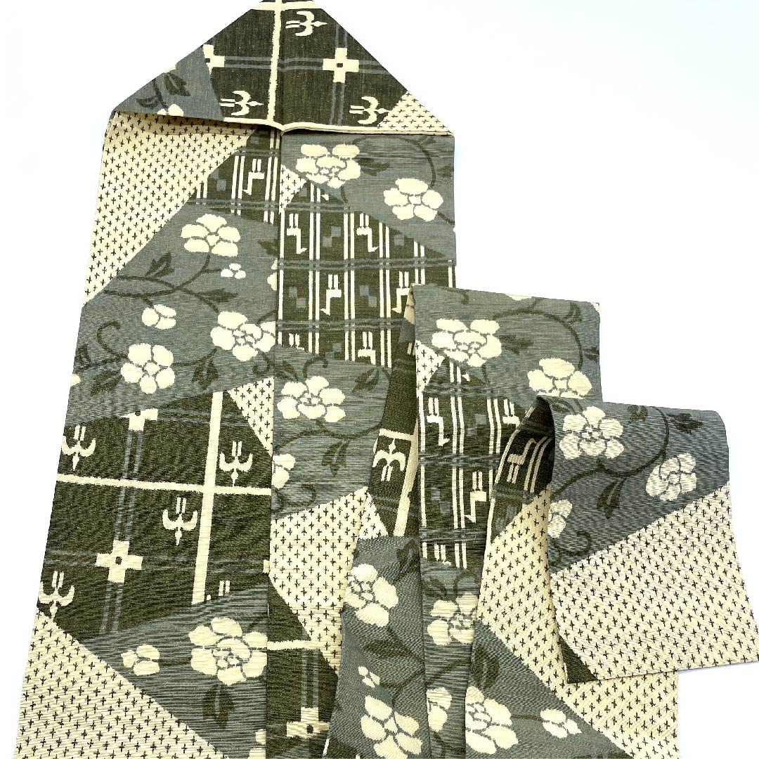 Nagoya obi, Koji color, Tsumugi fabric, Kiri-inlay style, Swallow, Flower, Animal pattern, Batik pattern, Obi length 355.5cm, Pure silk, S rank, Full length, Casual, Cream color, 1124004552315, Nagoya tailoring