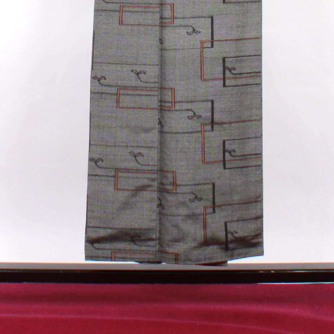 村山大島 身丈148.5cm 裄丈62cm 白磁色 アンサンブル 幾何学模様 正絹 Sランク 袷 グレー系 1116001642122