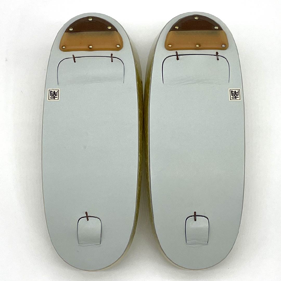 （新古品）草履バックセット フォーマル 金色（きんいろ） 未使用品 古典柄 螺鈿 Mサイズ 金系 Aランク 1133000223321