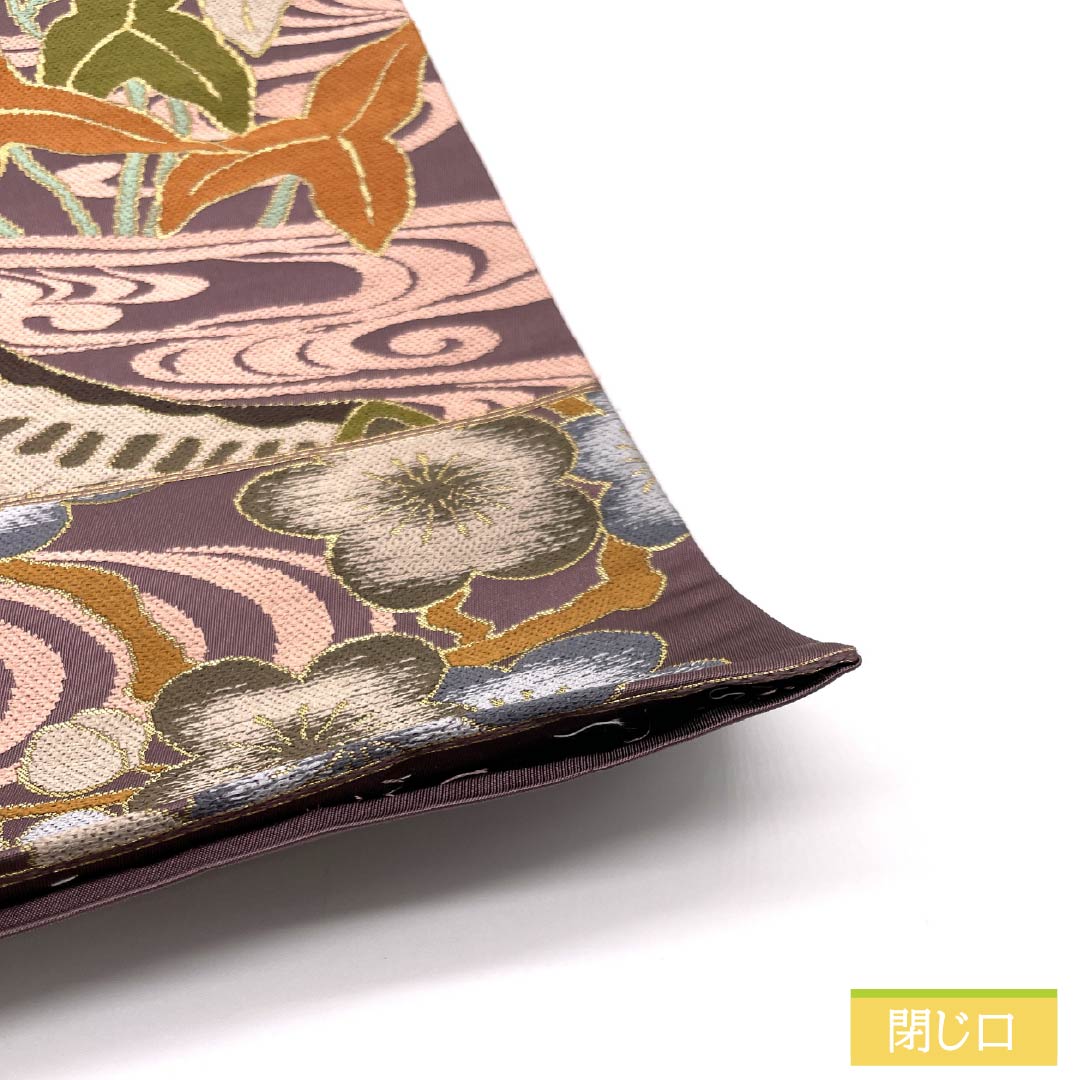 Formal, purple-hued, pure silk obi (hatobairo) for formal wear with a formal kimono (tomesode) by Hakuryoen Oba. Features a Kanze Ryusui (water flowing water) design and a boat motif. Length: 436cm. S-rank. Six-fold obi. Product code: 1123014182320.