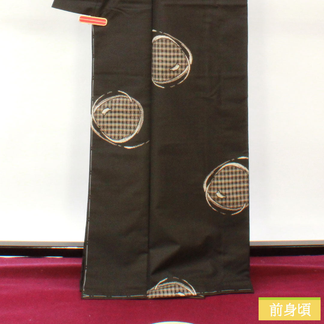 紬 正絹 身丈168.5cm 裄丈64.5cm 大島紬 ９マルキ 経緯絣 抽象模様 Sランク 袷 茶系 1116003482514