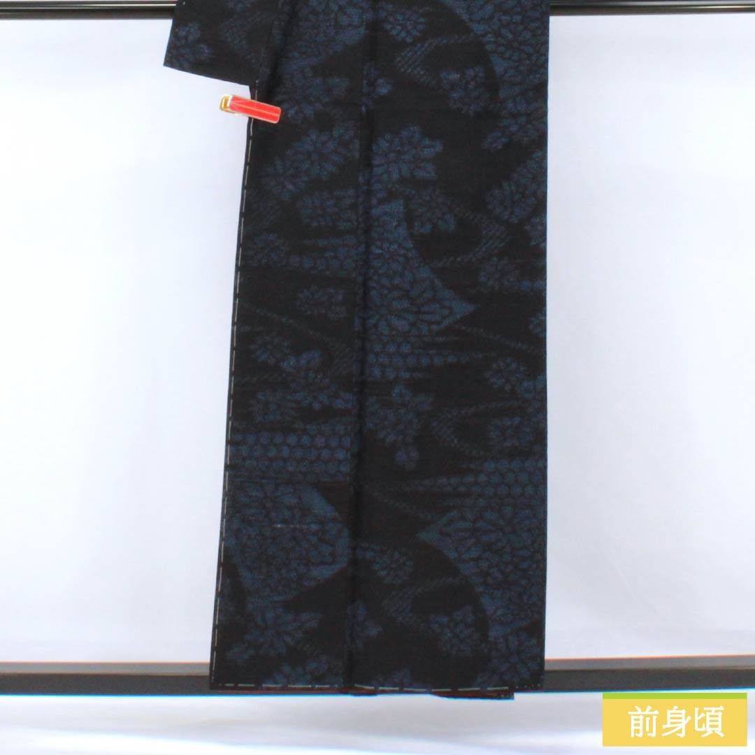 紬 正絹 Aランク 身丈156cm 裄丈62cm 濃紺色（のうこんいろ） 結城紬 真綿 抽象模様 袷 紺系 1116004473318