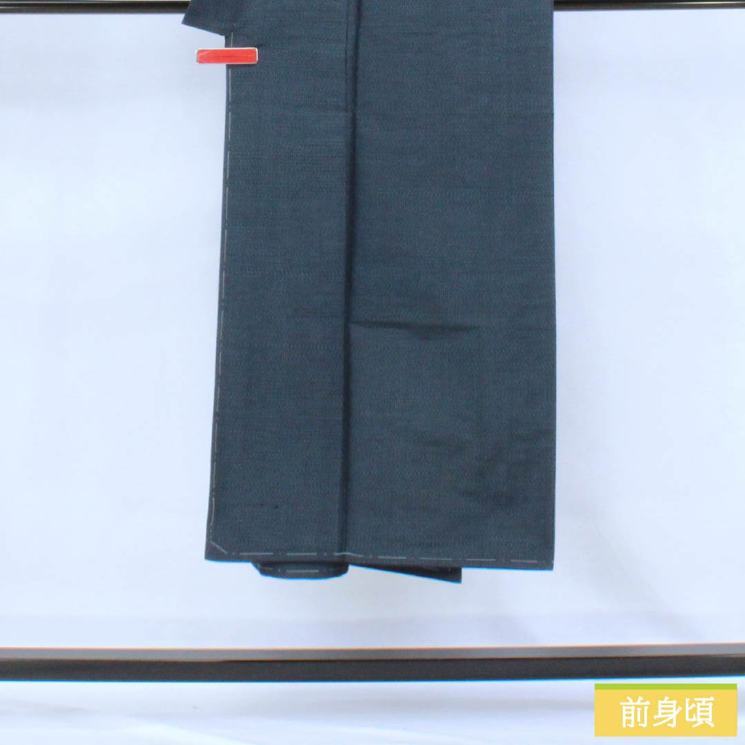Men's silk S-rank kimono, length 140cm, sleeve length 62cm, navy blue (noukon-iro) Oshima Tsumugi fabric with geometric patterns and basting threads. Navy blue. Product code: 1119001182418