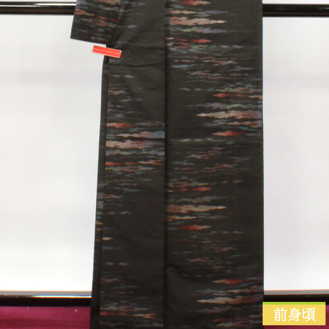 大島紬 正絹 身丈164.5cm 裄丈64.5cm  7マルキ 抽象模様 Sランク 袷 黒系 1116003082410