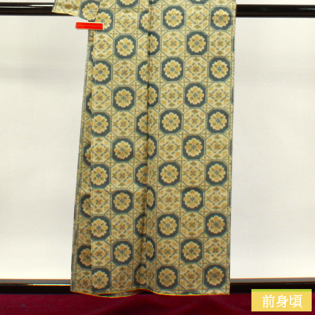 村山大島紬 正絹 身丈156cm 裄丈64cm  蕎麦切色 抽象模様 しつけ糸付き 未使用品 Sランク 袷 ベージュ系 1116002892325
