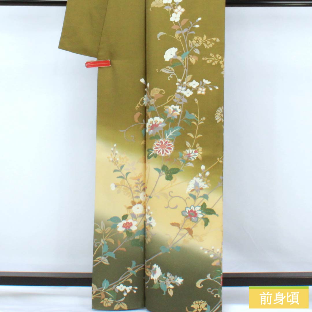 Homongi (visiting kimono) made of pure silk, grade A, with a lined lining, length 162cm, sleeve length 60.5cm, in majestic brown (Ikou Chairo) with Kyoto Yuzen motifs and floral and green motifs. Product number: 1112007593419