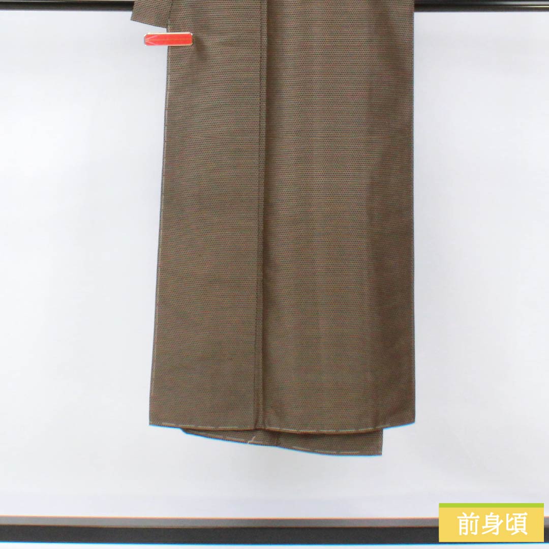 男物 正絹 Sランク 身丈136.5cm 裄丈66cm 煤色（すすいろ） 亀甲 しつけ糸付き アンサンブル 袷 茶系 1119001412314