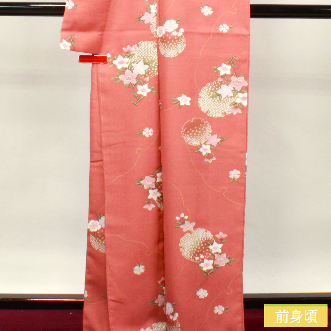小紋 ポリエステル 身丈165cm 裄丈65.5cm 袷 薄紅梅色（うすこうばいいろ） 洗える着物 雪輪 花模様 しつけ糸付き Sランク ピンク系 1115003992513