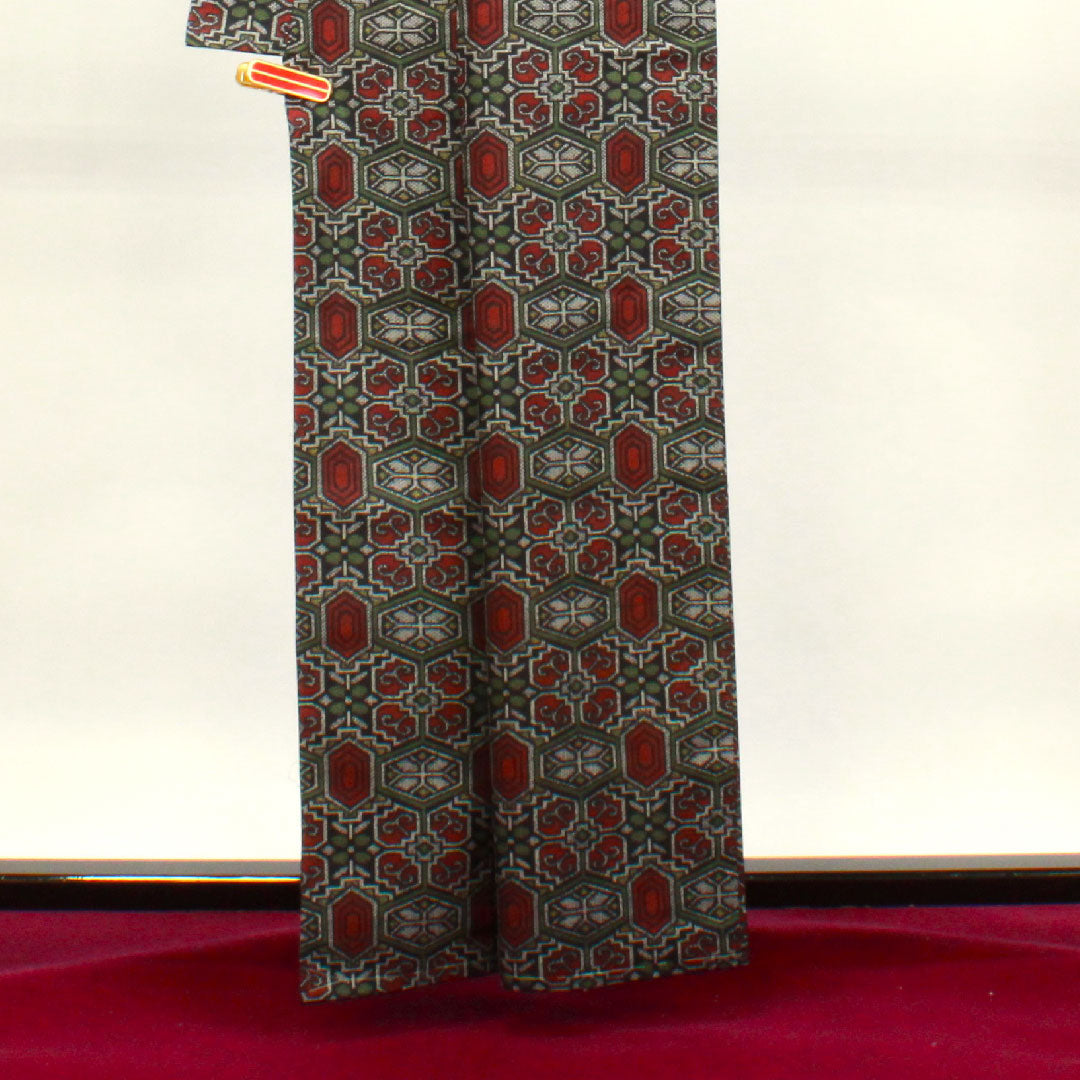 Murayama Oshima Tsumugi Length 162cm Sleeve length 63.5cm With basting thread Unused Ensemble Geometric pattern Pure silk S rank Awase Black 1116002732410
