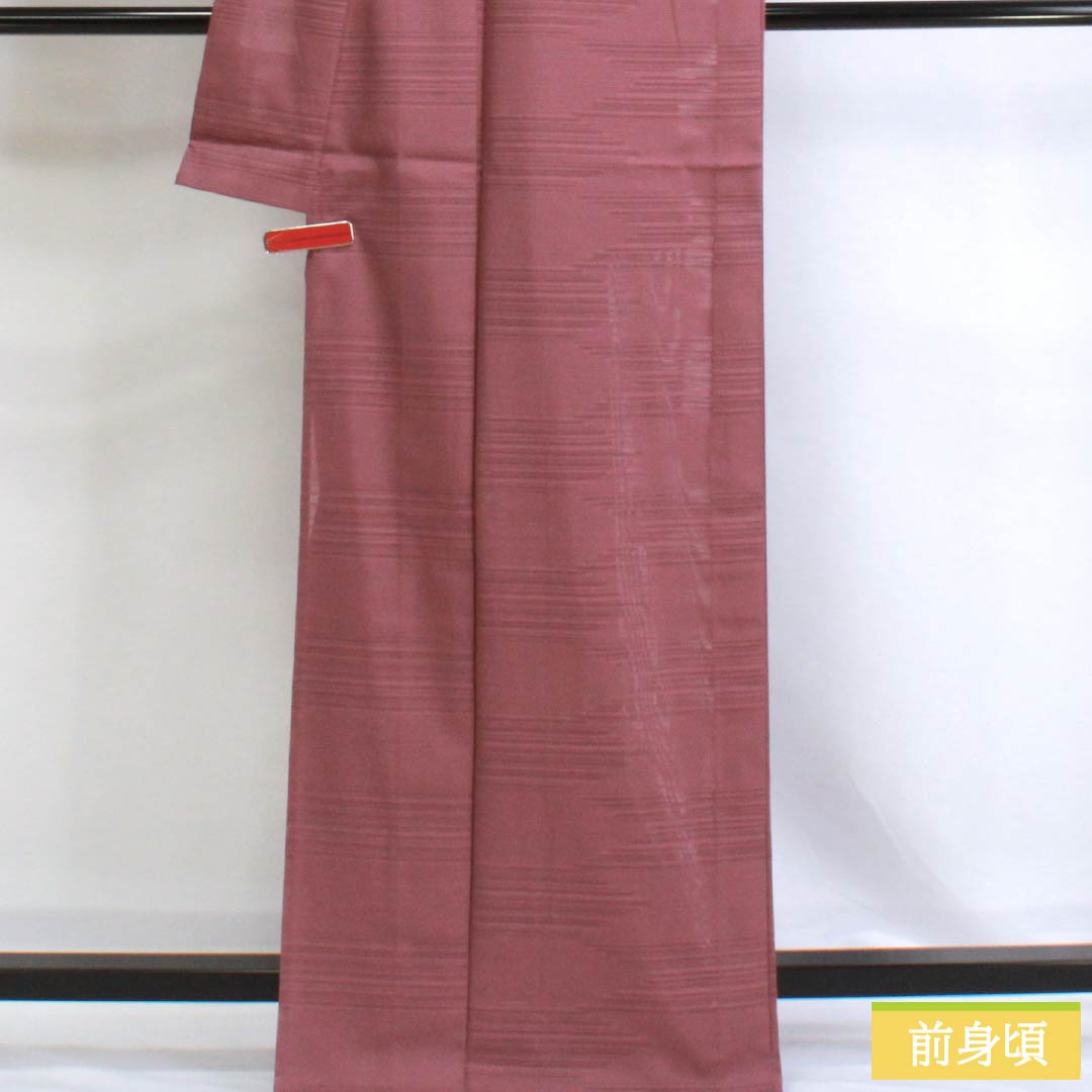 夏物 ポリエステル 色無地 Sランク 身丈166.5cm 裄丈67cm 積紅色（せきこういろ） 紋絽 矢絣 洗える着物 絽 ピンク系 1132002972513