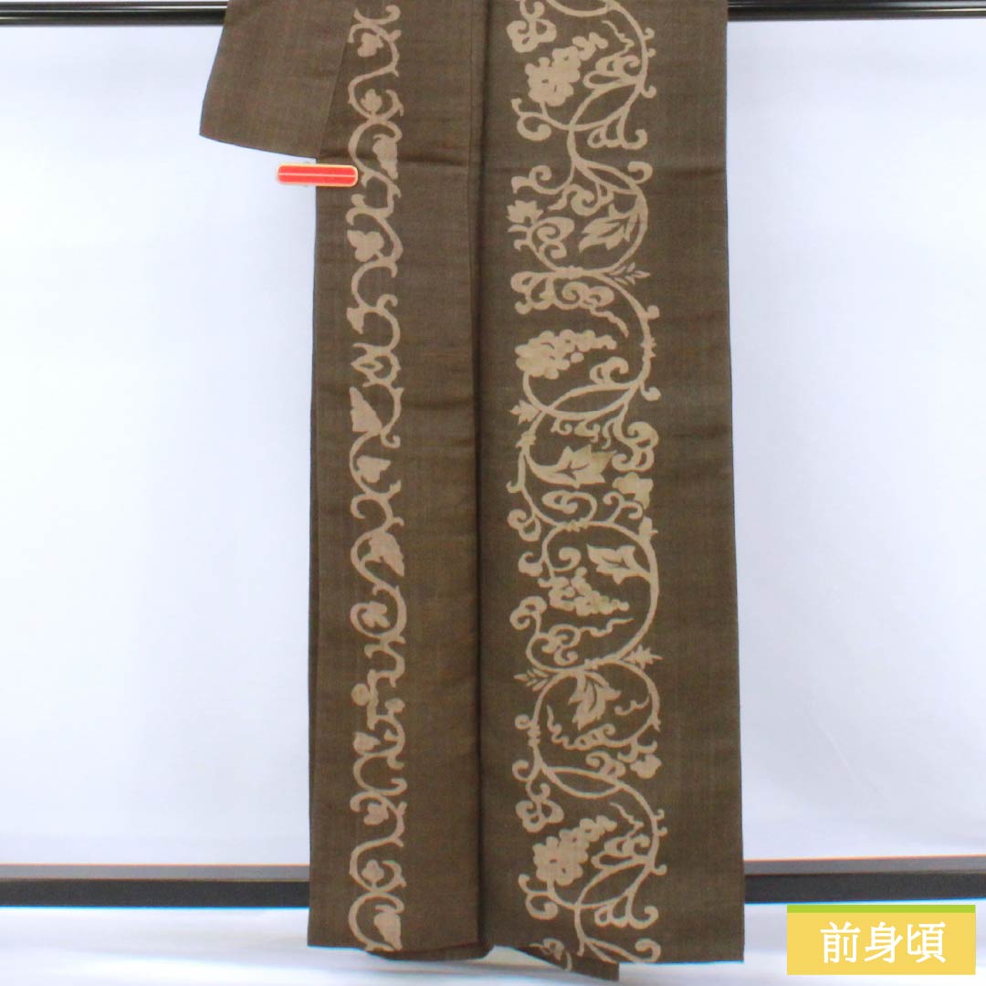 紬 正絹 Bランク 身丈160.5cm 裄丈62.5cm 橡鼠色（つるばみねずいろ） 生紬 唐草 作家物 袷 茶系 1116004704414