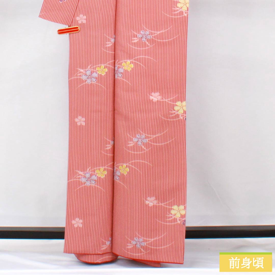 小紋 ポリエステル 身丈163cm 裄丈65cm 袷 似紅色（にせべにいろ） 露芝 小花 洗える着物 Aランク 赤系 1115005933412