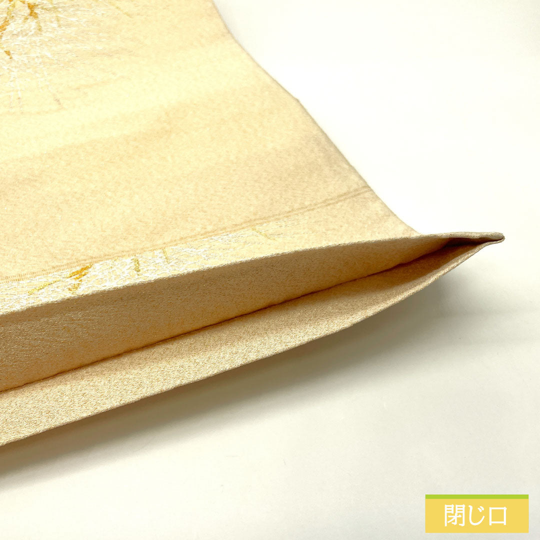 A-grade pure silk obi in off-white (kinari-iro) with Nishijin weave and a pine pattern. Perfect for formal wear with a cream accent. Length: 430cm. Product code: 1123016573315