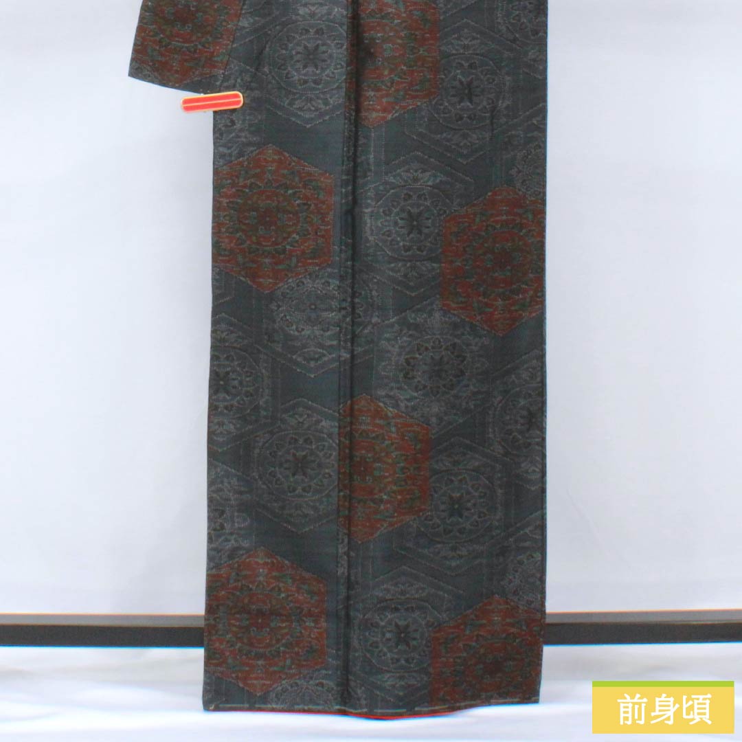 紬 正絹 Aランク 身丈164cm 裄丈65cm 鋼色（はがねいろ） 大島紬 横双絣 幾何学模様 袷 紺系 1116004003418