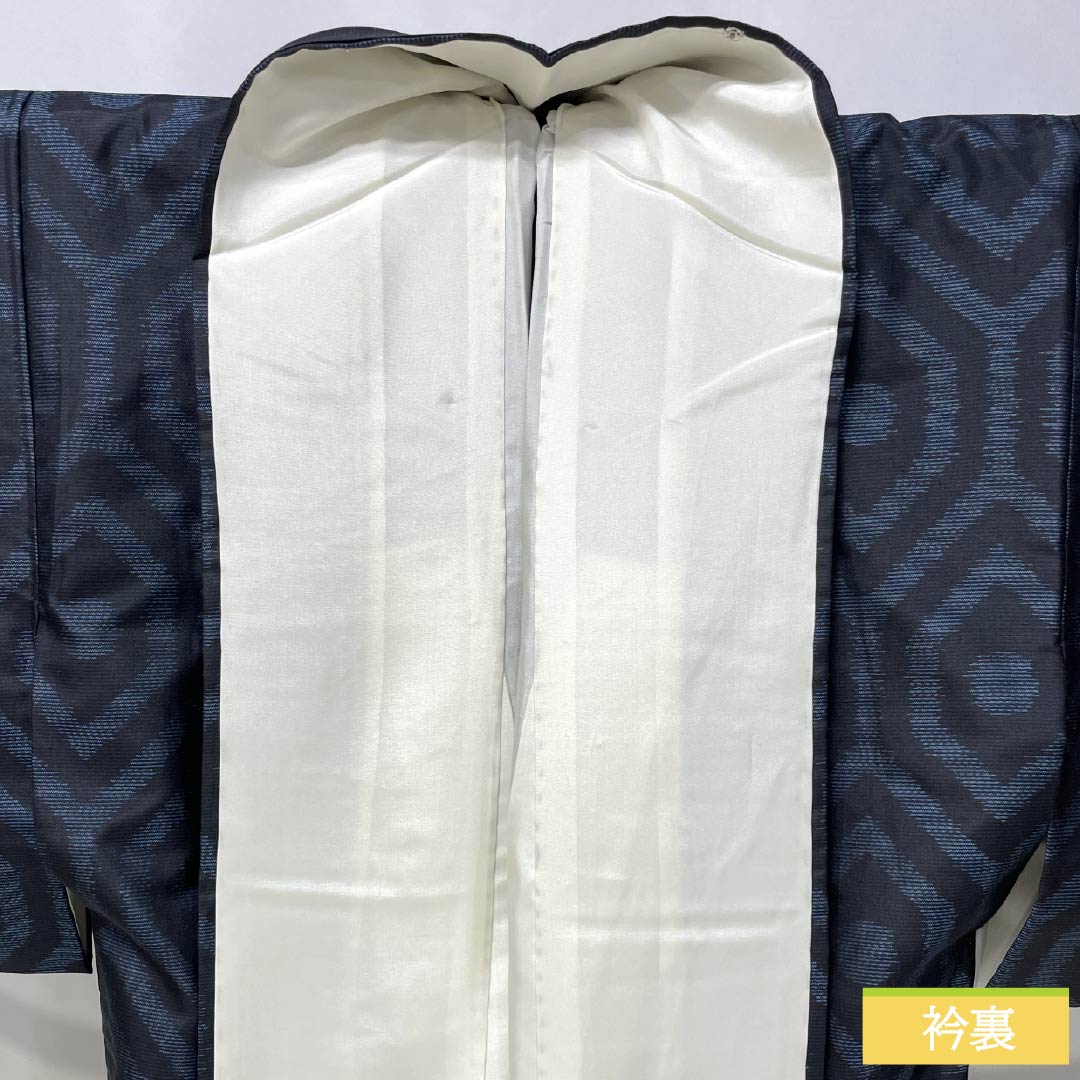 紬 正絹 Sランク 身丈159cm 裄丈63.5cm 裏色（うらいろ） 横双絣 亀甲 しつけ糸付き 袷 青系 1116004172317