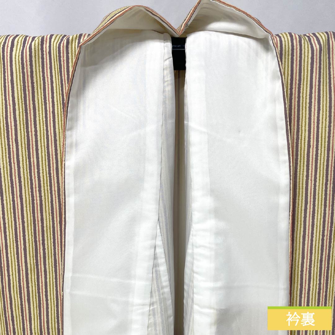 小紋 ポリエステル 身丈163.5cm 裄丈66cm 袷 薄卵色（うすたまごいろ） 縞 未使用品 しつけ糸付き 洗える着物 Sランク クリーム系 1115006052415