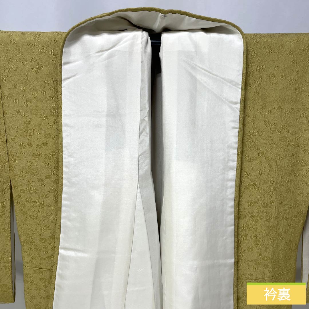 Solid-colored silk kimono, S-rank, length 164cm, sleeve length 64.5cm, pear-colored, with floral and plant motifs, lined, yellow-based, product number 1114002242423