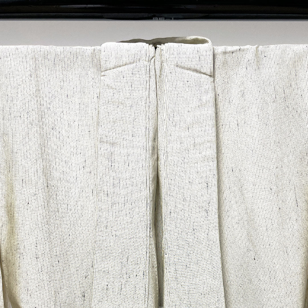 夏物 正絹 紬 身丈156cm 裄丈62cm 蕎麦切色（そばきりいろ） 縞 しつけ糸付き 未使用品 紗 Sランク グレー系 1132000422322