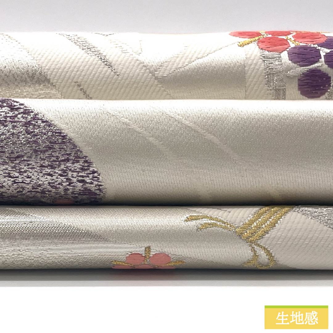 Formal obi with a bamboo fence, flowing water, and plum blossom motif, made of pure silk and S-rank. Suitable for formal wear with a formal kimono. Length: 432cm. Features a six-fold hem. Silver finish. Product number: 1123015362322.