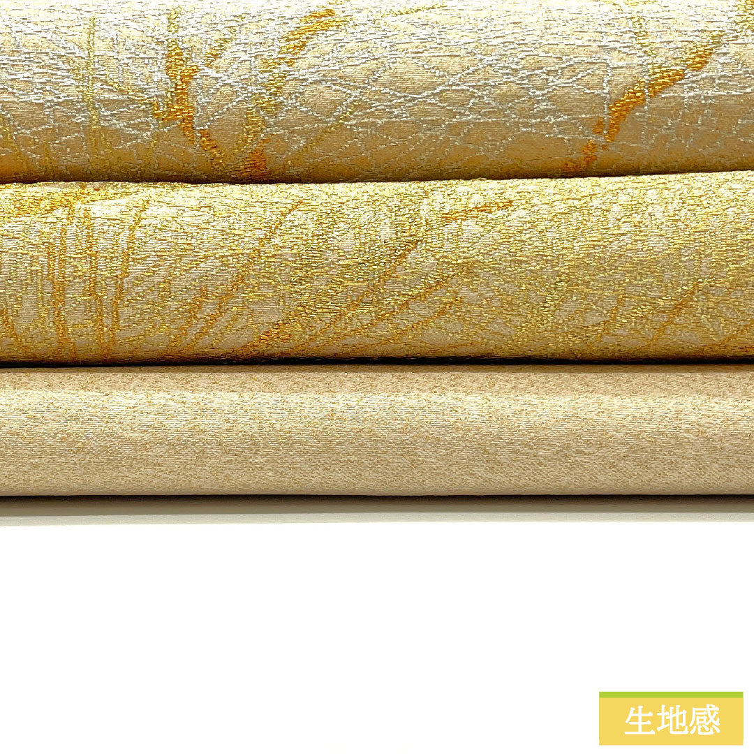 A-grade pure silk obi in off-white (kinari-iro) with Nishijin weave and a pine pattern. Perfect for formal wear with a cream accent. Length: 430cm. Product code: 1123016573315