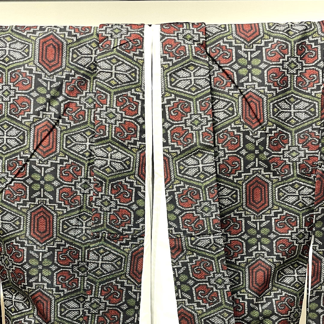 Murayama Oshima Tsumugi Length 162cm Sleeve length 63.5cm With basting thread Unused Ensemble Geometric pattern Pure silk S rank Awase Black 1116002732410