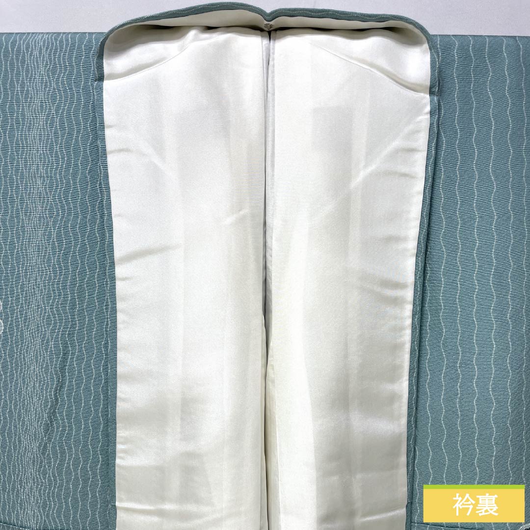 Komon, pure silk, length 166.5cm, sleeve length 70cm, lined, Kinuta celadon color, stencil dyeing, yoroke stripes, plum blossom, soft guard, S rank, light blue, 1115005332524