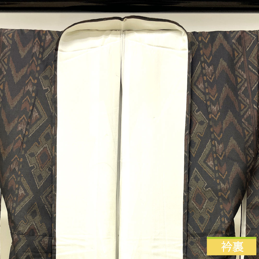 紬 正絹 身丈164.5cm 裄丈66.5cm  幾何学模様 スーパーゆーびガード Sランク 袷 黒系 1116003192410