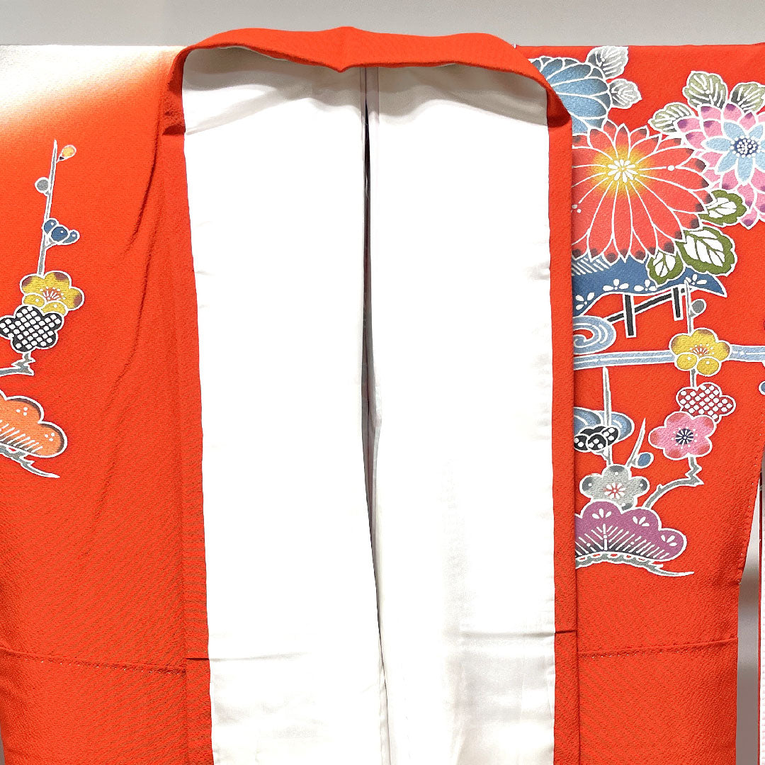 Long-sleeved kimono, length 158cm, sleeve length 66cm, lined, scarlet, Kyoto Bingata, pine, bamboo, plum, chrysanthemum, bird, auspicious motif, pure silk, S rank, red, 1113001602312