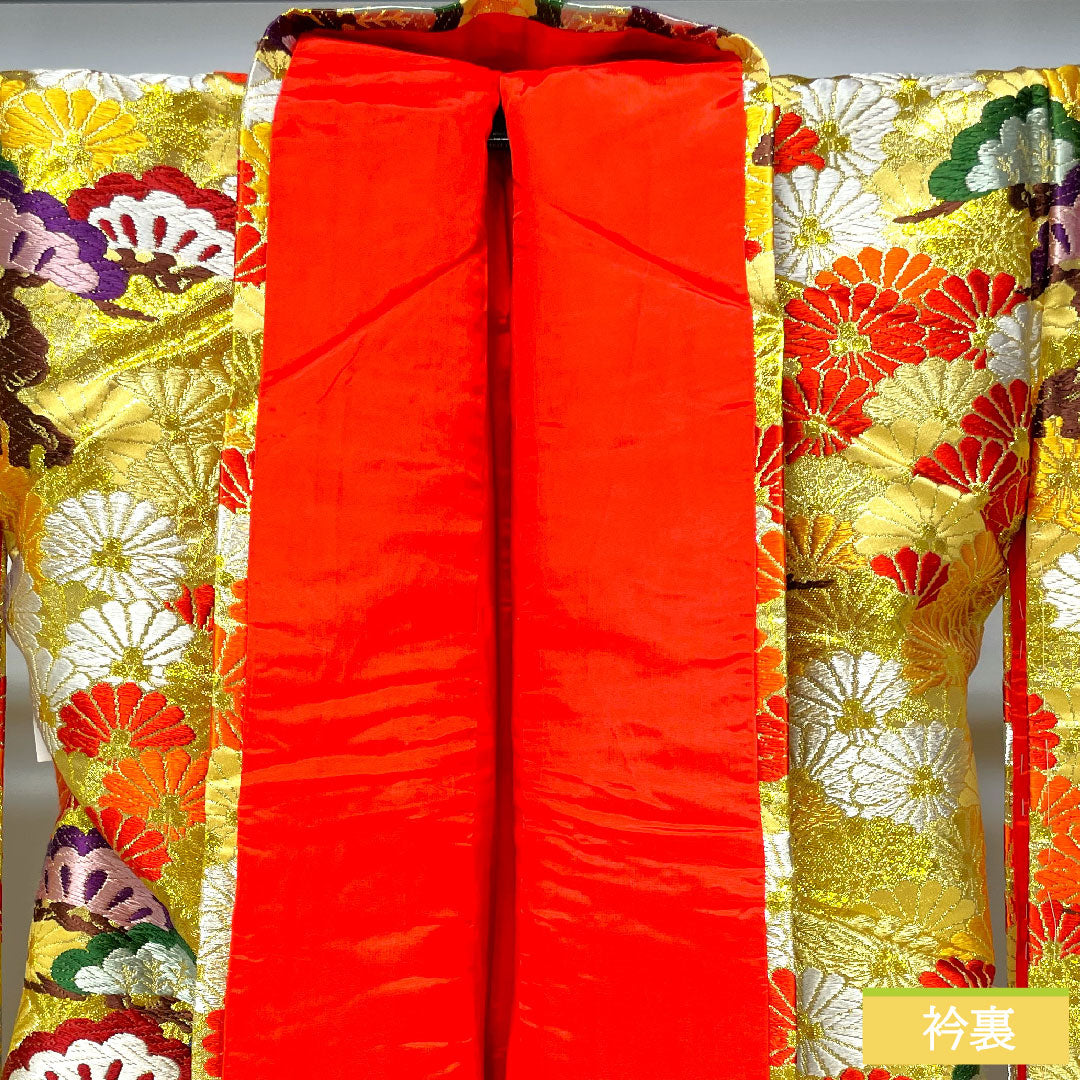 Colored uchikake, pure silk, length 190cm, sleeve length 66cm, Karaori, pine and chrysanthemum, with basting thread, unused, S rank, lined, gold, 1110000852921