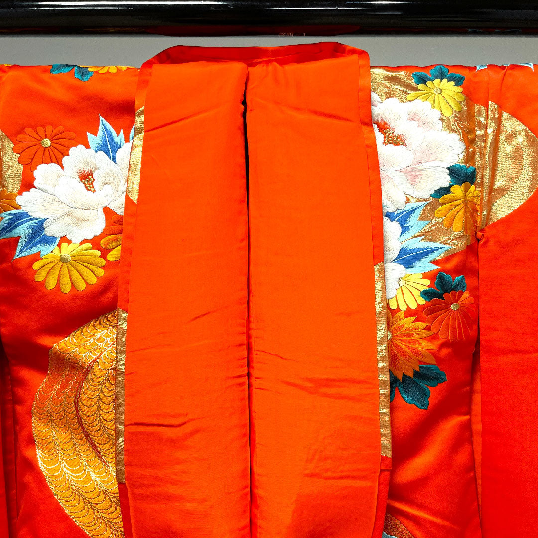 色打掛 身丈194cm  銀朱色 刺繡 孔雀 花車 正絹 Sランク 袷 朱系 1110000252916