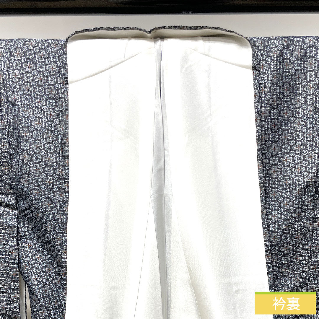 村山大島紬 正絹 身丈156cm 裄丈62.5cm  幾何学模様 しつけ糸付き 未使用品 Sランク 袷 紺系 1116003012318