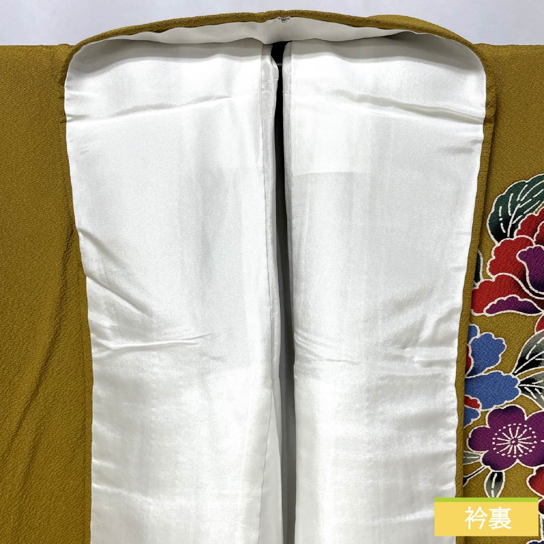 Furisode (long-sleeved kimono) made of pure silk, S-rank, length 166cm, sleeve length 67cm, lined, magnolia-colored, Kyoto Bingata (Kyoto Bingata) pattern with auspicious motifs of pine, iris, and orange tones, product number 1113002302526