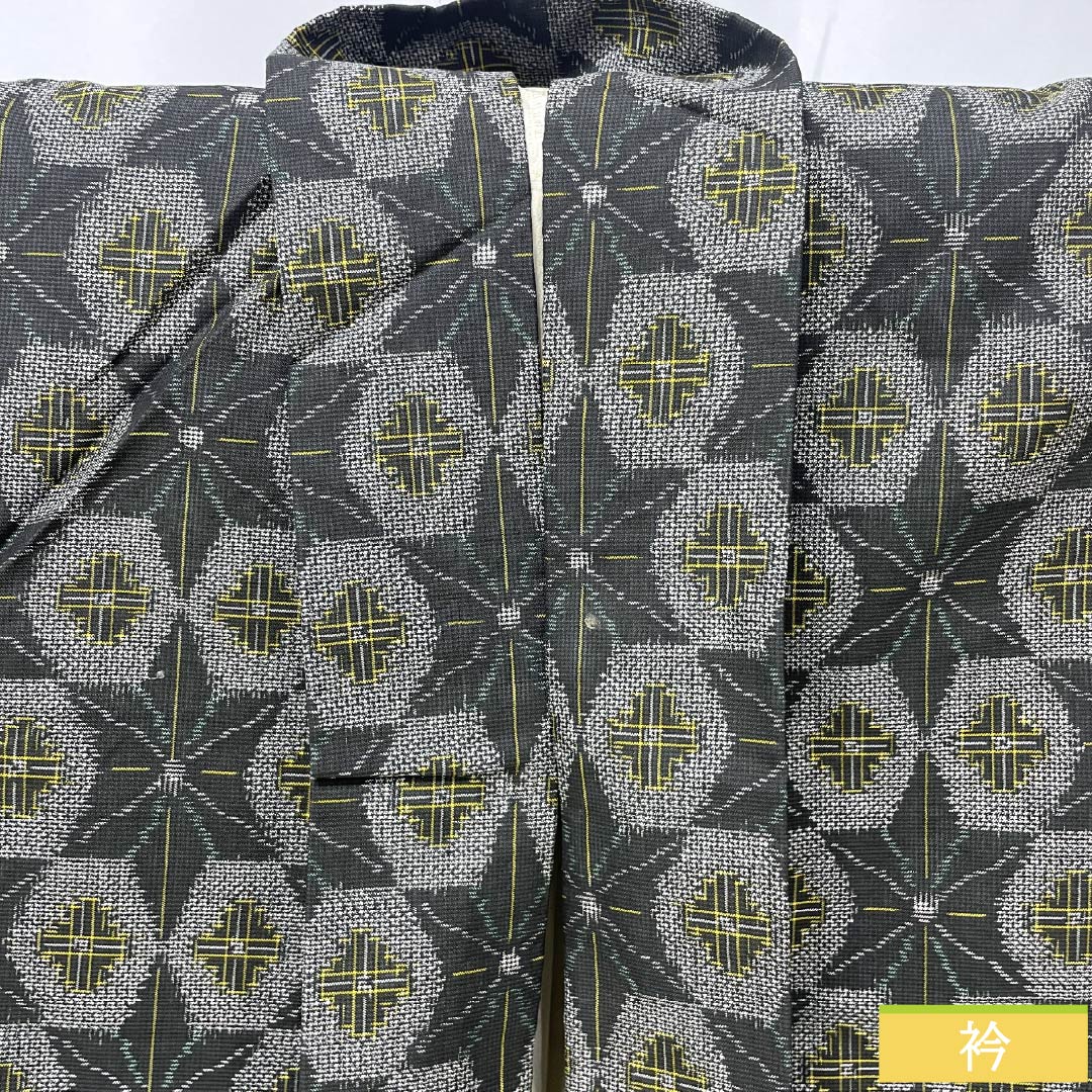 Haori (Japanese traditional kimono jacket) made of pure silk, grade A, length 80.5cm, sleeve length 64cm, rusty iron color (sabi-tui-ro), by Murayama Oshima, geometric pattern, lined, green, with haori cord, product number 1117001373919