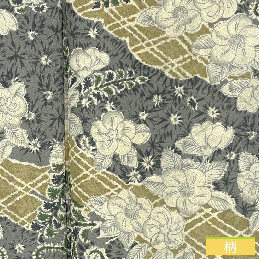 Kimono (Komon style) polyester, S rank. Length 164cm, Sleeve-to-sleeve 67cm. Unlined. Rikyu-nezumi (grayish brown) color. Stencil-dyed with cloud and petal patterns. Washable kimono. Gray-tone. 1115008022422
