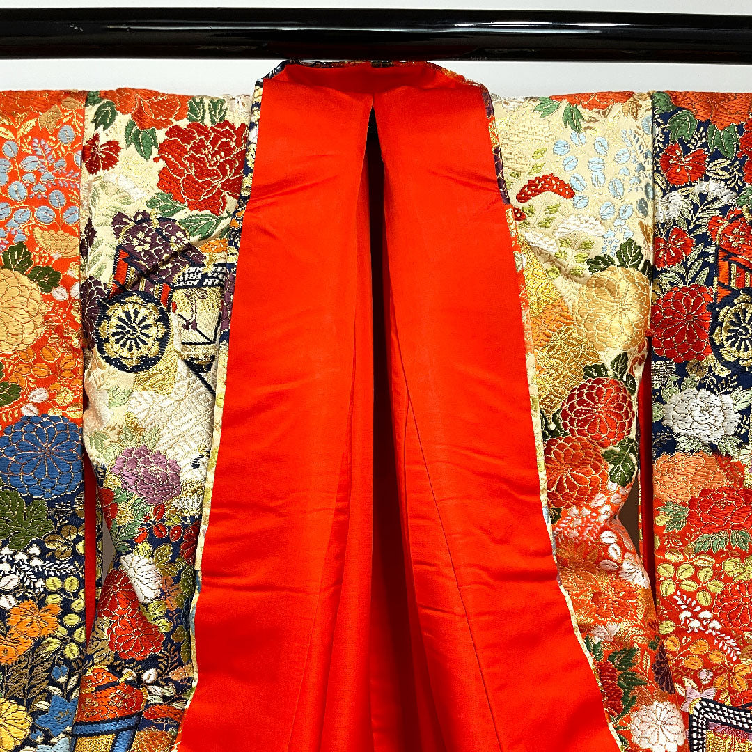 Colored Uchikake Length 181cm Karaori Imperial Carriage Four Seasons Flowers Pure Silk S Rank Awase Gradation 1110000172999
