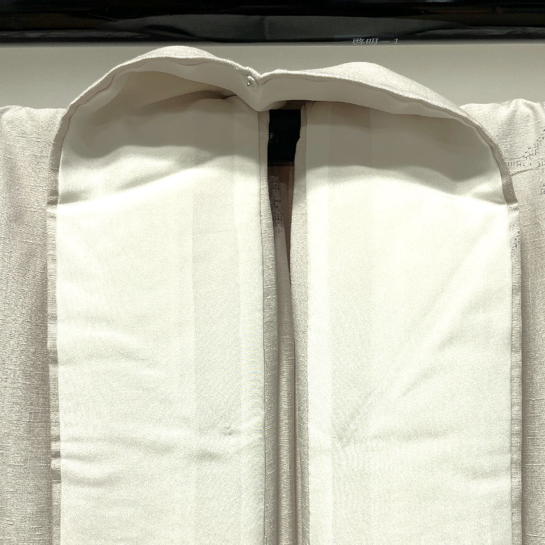結城紬 身丈144.5cm 裄丈62cm 未使用品 しつけ糸付き 100亀甲 絣飛模様 正絹 Sランク 袷 白系 1116002222111