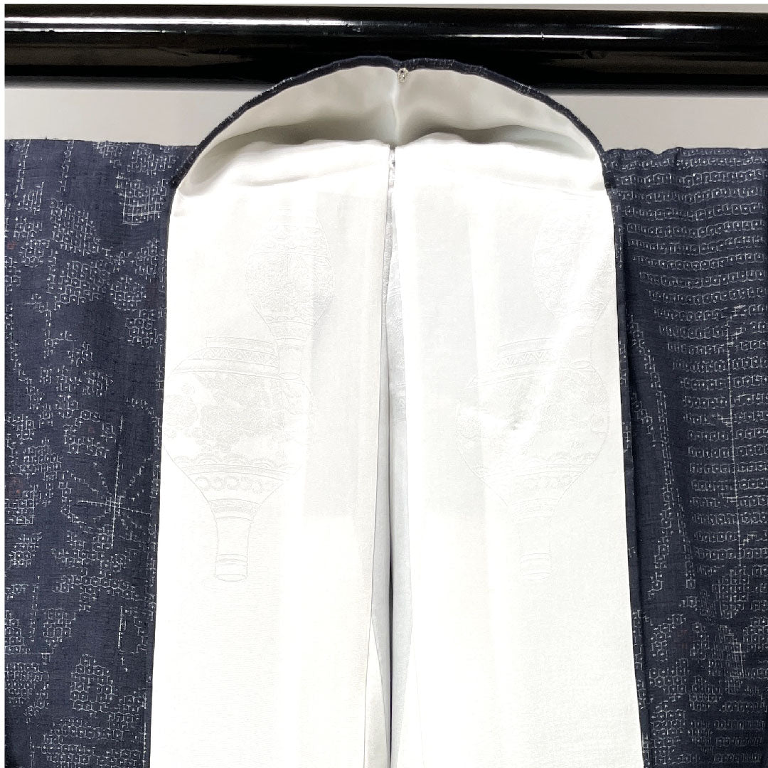 Yuki Tsumugi Length 165.5cm Sleeve length 63cm Navy blue Floral pattern Pure silk S rank Awase Gray 1116002192522