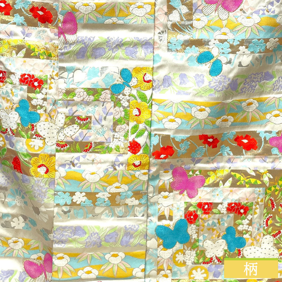 柄の刺繍アップ（蝶と菊） 正絹素材の光沢感