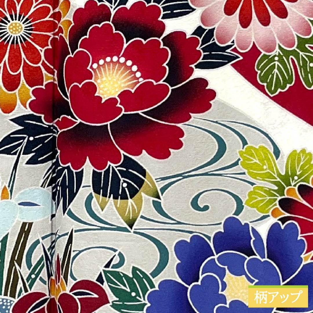 Furisode (long-sleeved kimono) made of pure silk, S rank, length 166.5cm, sleeve length 65.5cm, crimson (shinkuiro) color, featuring auspicious motifs of peonies, chrysanthemums, plum blossoms, and cherry blossoms in red tones. Product code: 1113002212512