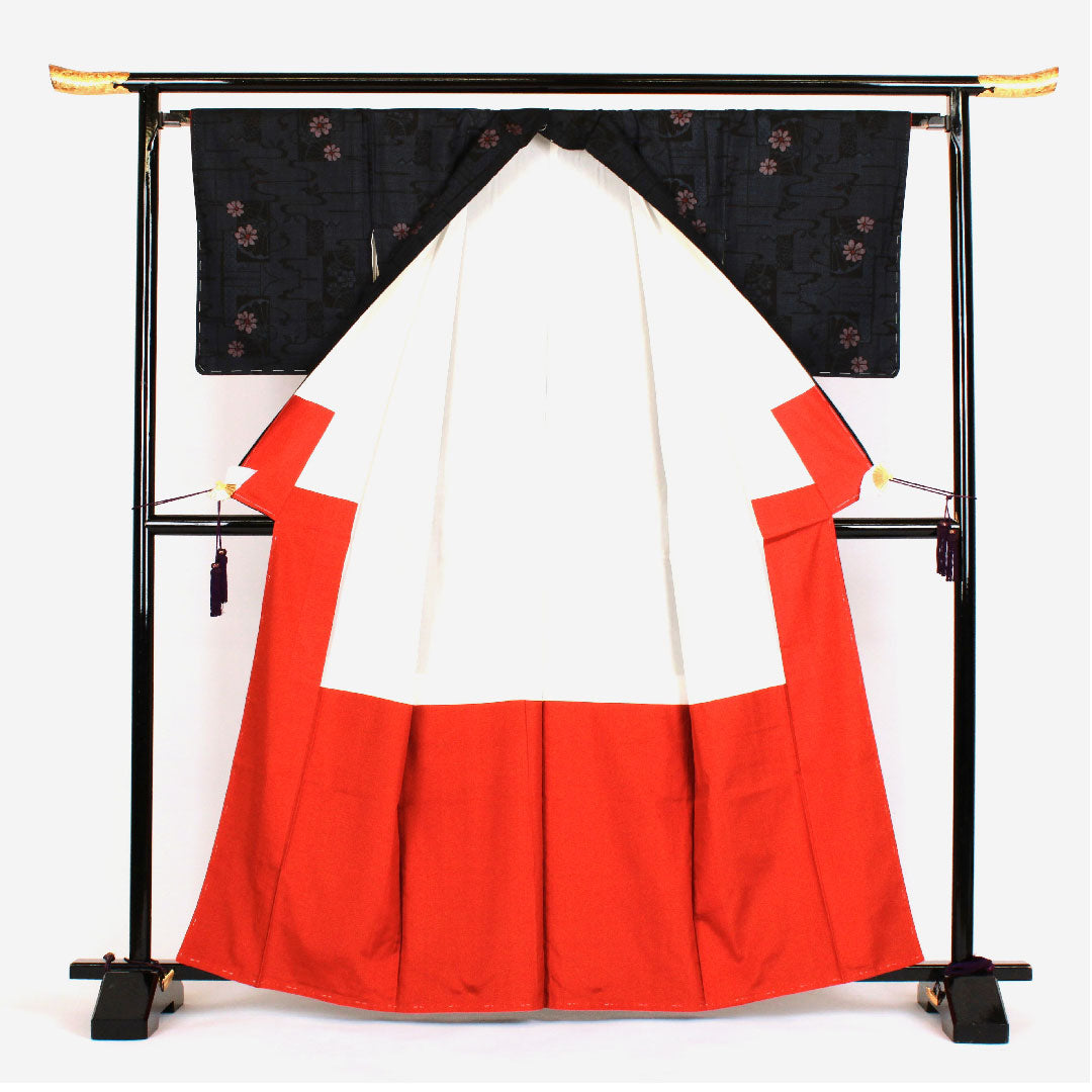 Oshima Tsumugi, Length 164cm, Sleeve length 65cm, 5 marks, Flowing water, Shikishi and flower pattern, Pure silk, S rank, Lined, Navy blue, 1116000682318
