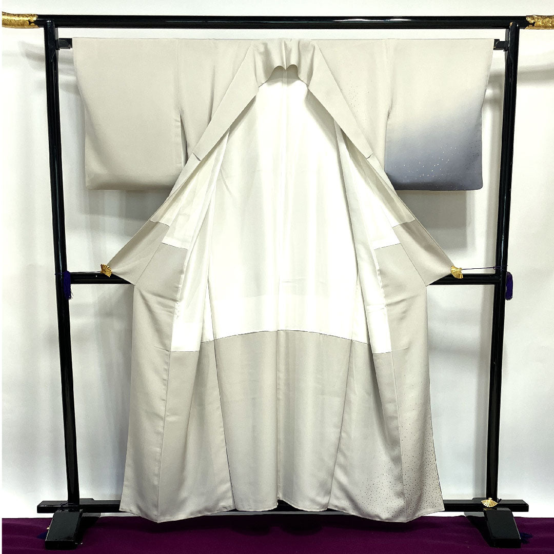 Homongi, lined, length 158cm, sleeve length 66cm, chalk color, Living National Treasure, Fukuda Kiyoshige, Shikishi pattern, embroidery, pure silk, S rank, gray, 1112002022322