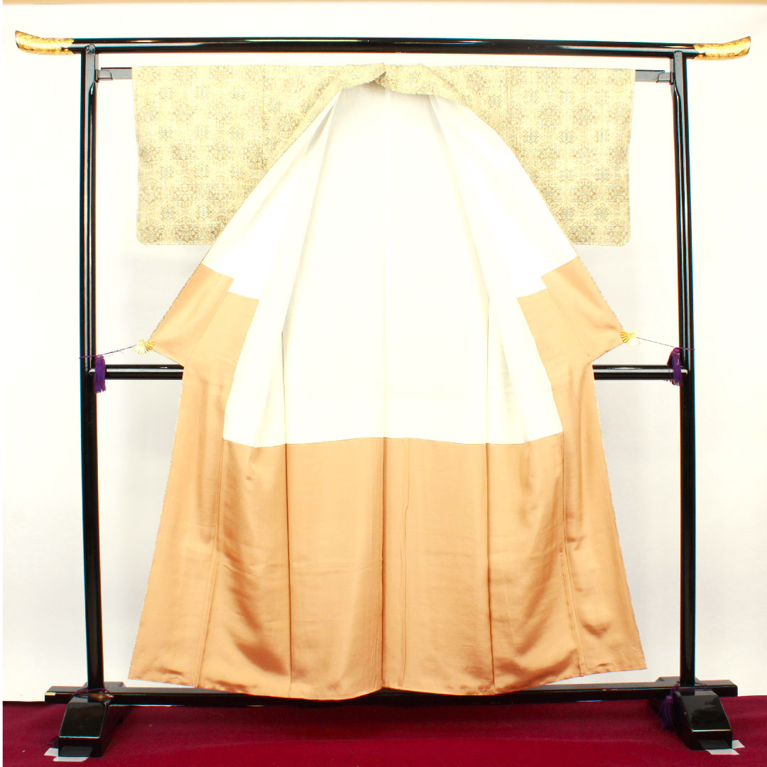 紬 身丈156cm 裄丈62cm 未使用品 しつけ糸付き 東京白茶色 抽象模様 正絹 Sランク 袷 クリーム系 1116002252315