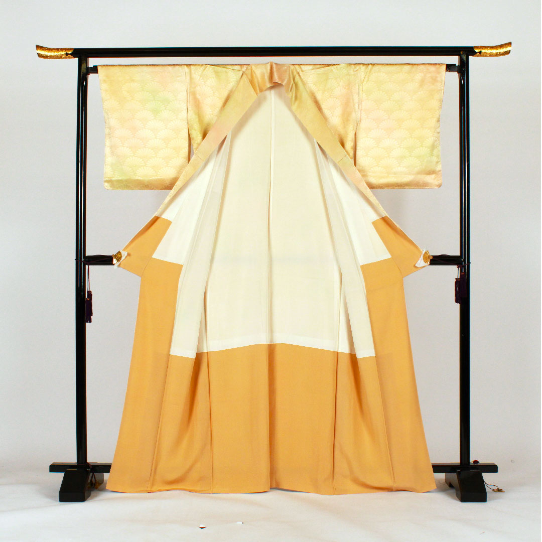 色無地 菊 ぼかし 身丈167.5cm 裄丈66.5cm 袷  正絹 Sランク 黄系 1114000352523