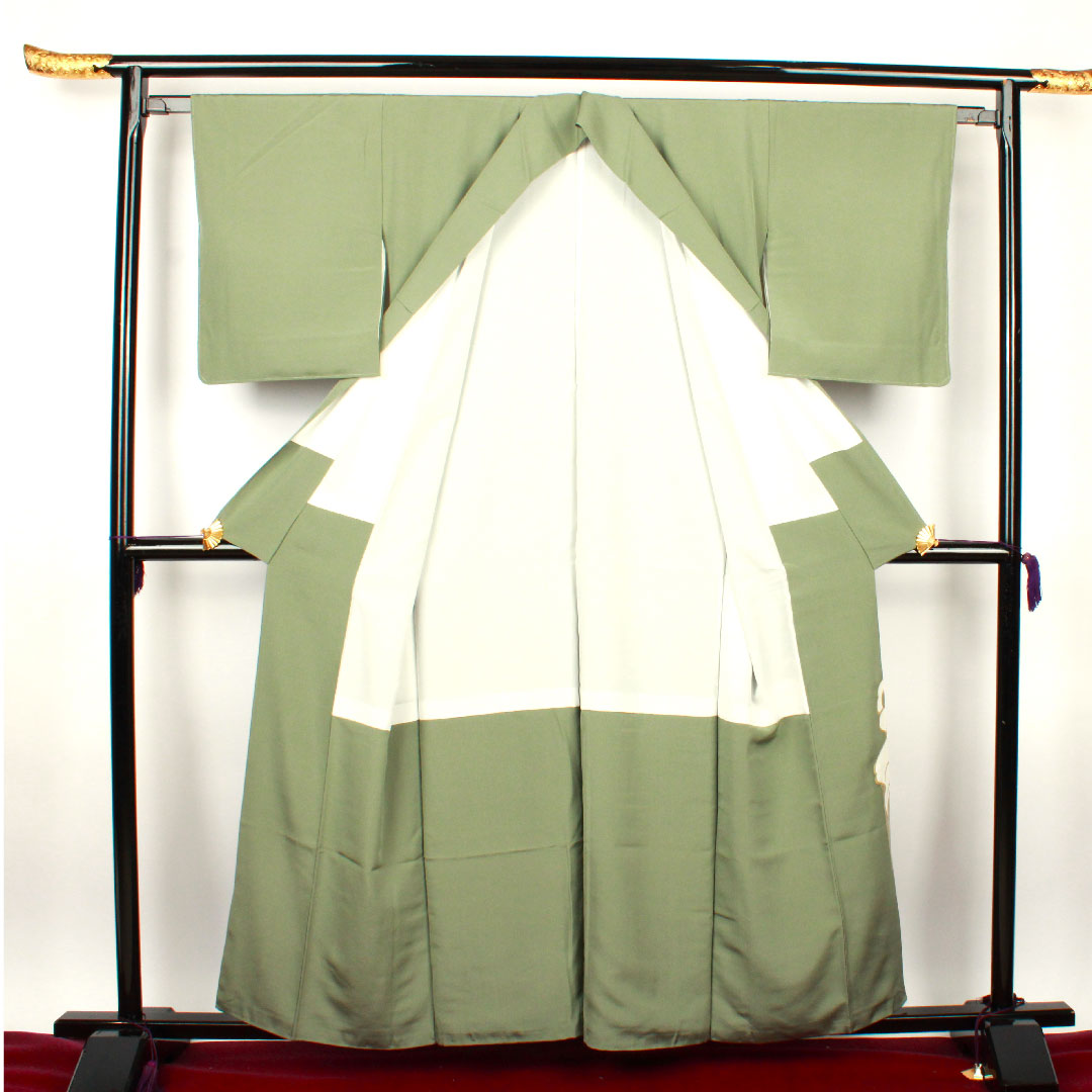 Colored Tomesode, Length 159cm, Sleeve Length 64cm, Lined, Rikyu Gray, Auspicious Pattern, Wave, Plum, Pure Silk, S Rank, None, Green, 1111000462319