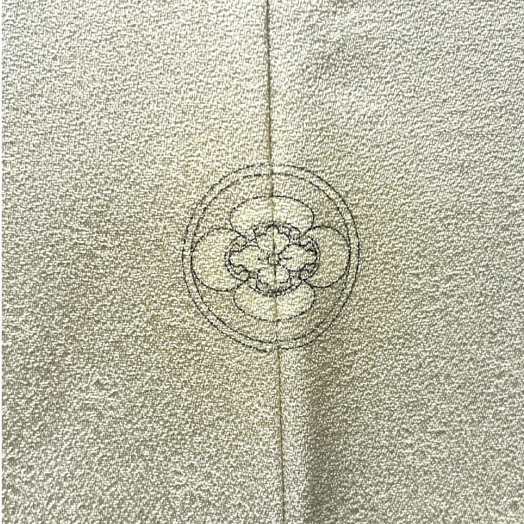Colored Tomesode, Length 151cm, Sleeve length 61.5cm, Lined, Grayish white, Kyoto Yuzen, Floral pattern, Thin rings and quince, Pure silk, S rank, One crest, Gray, 1111001062222