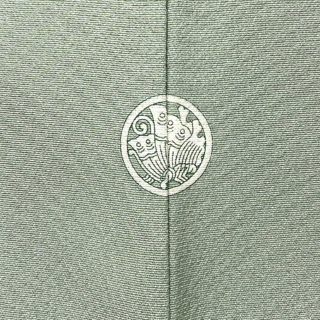 Colored Tomesode, pure silk, length 164.5cm, sleeve length 64.5cm, lined, celadon color, Kyoto Yuzen, period picture scroll pattern, circle with swallowtail butterfly, three crests, with basting thread, unused, S rank, three crests, green, 1111001212419