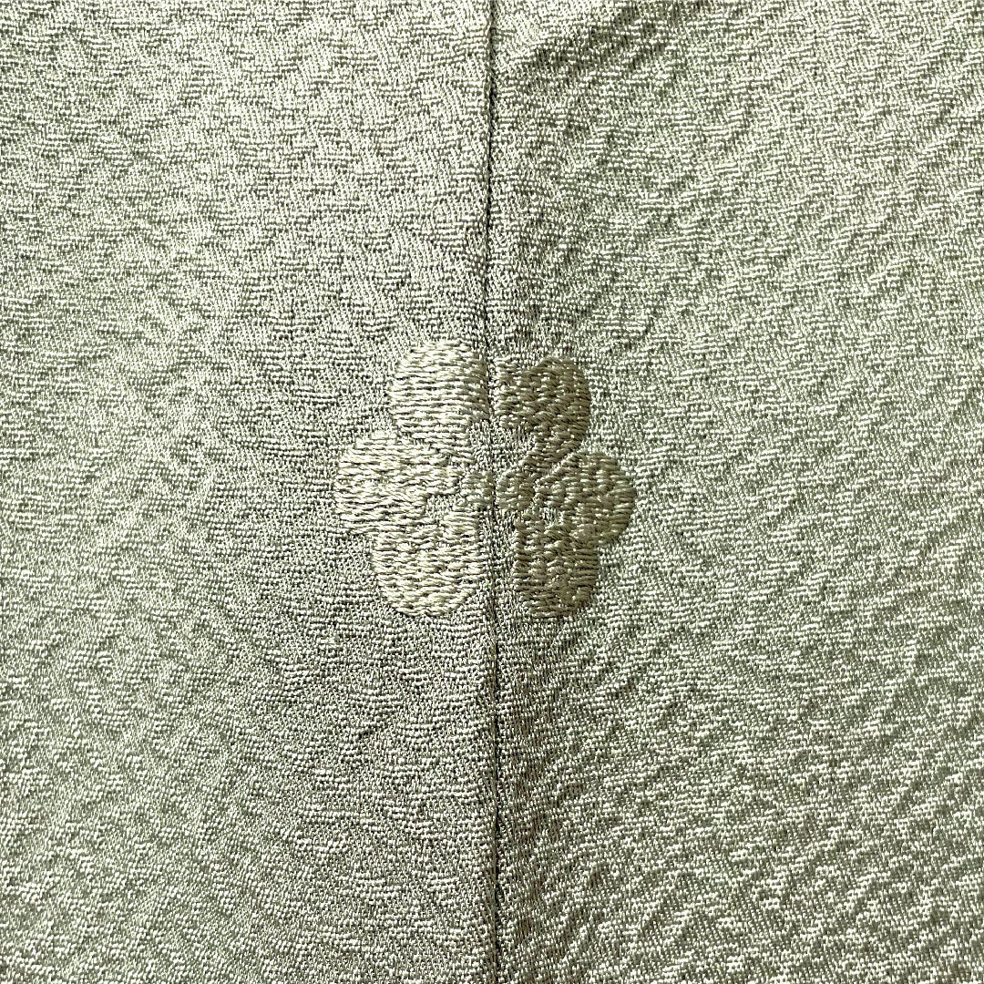 訪問着 正絹 袷 身丈156cm 裄丈62.5cm 灰色（はいいろ） 汕頭刺繡 一つ紋 片喰 雪輪 椿 Sランク グレー系 1112005022322