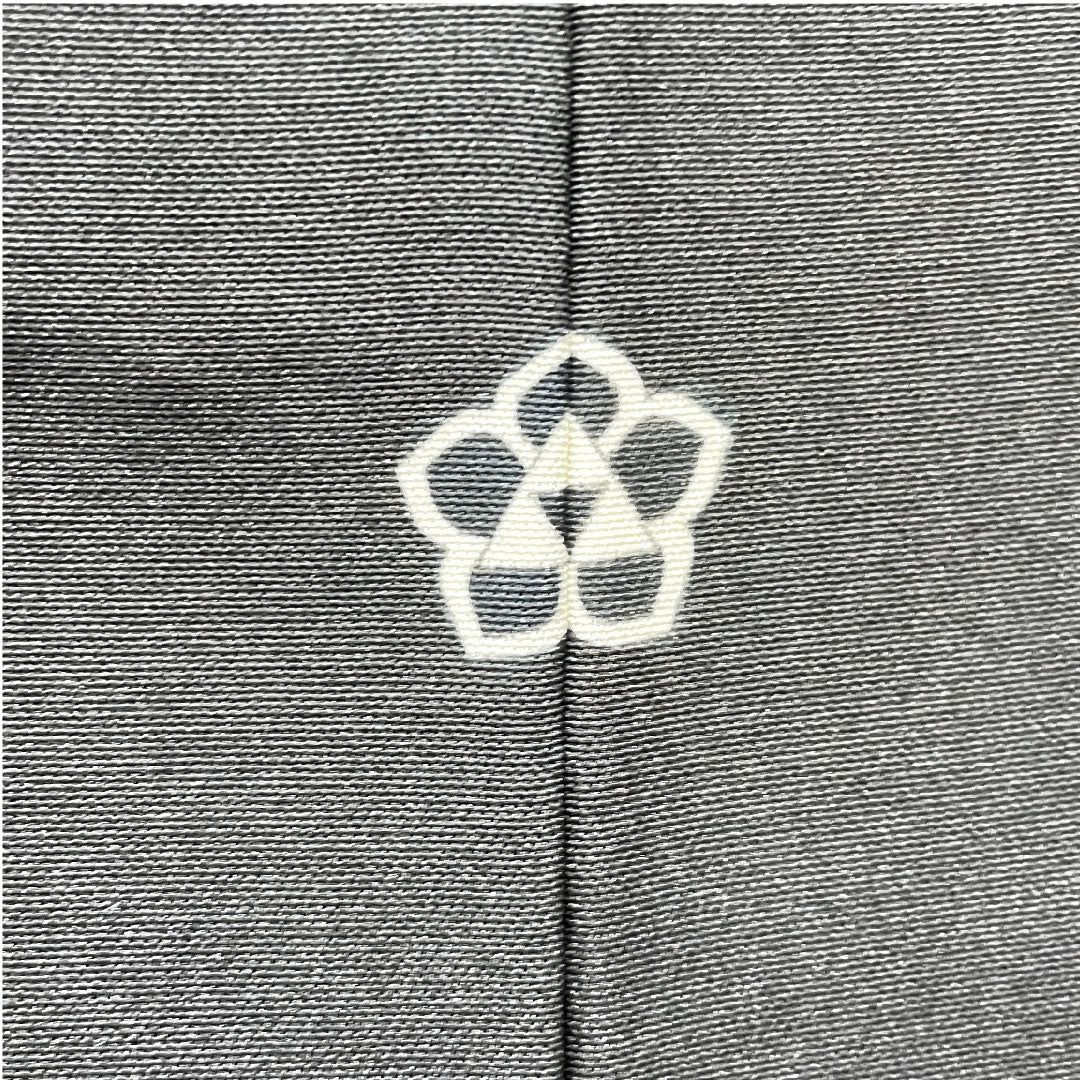 Haori, pure silk, length 78cm, sleeve length 63.5cm, black haori, pine needles, one crest, bellflower and three scales, S rank, lined, black, 1117000822910
